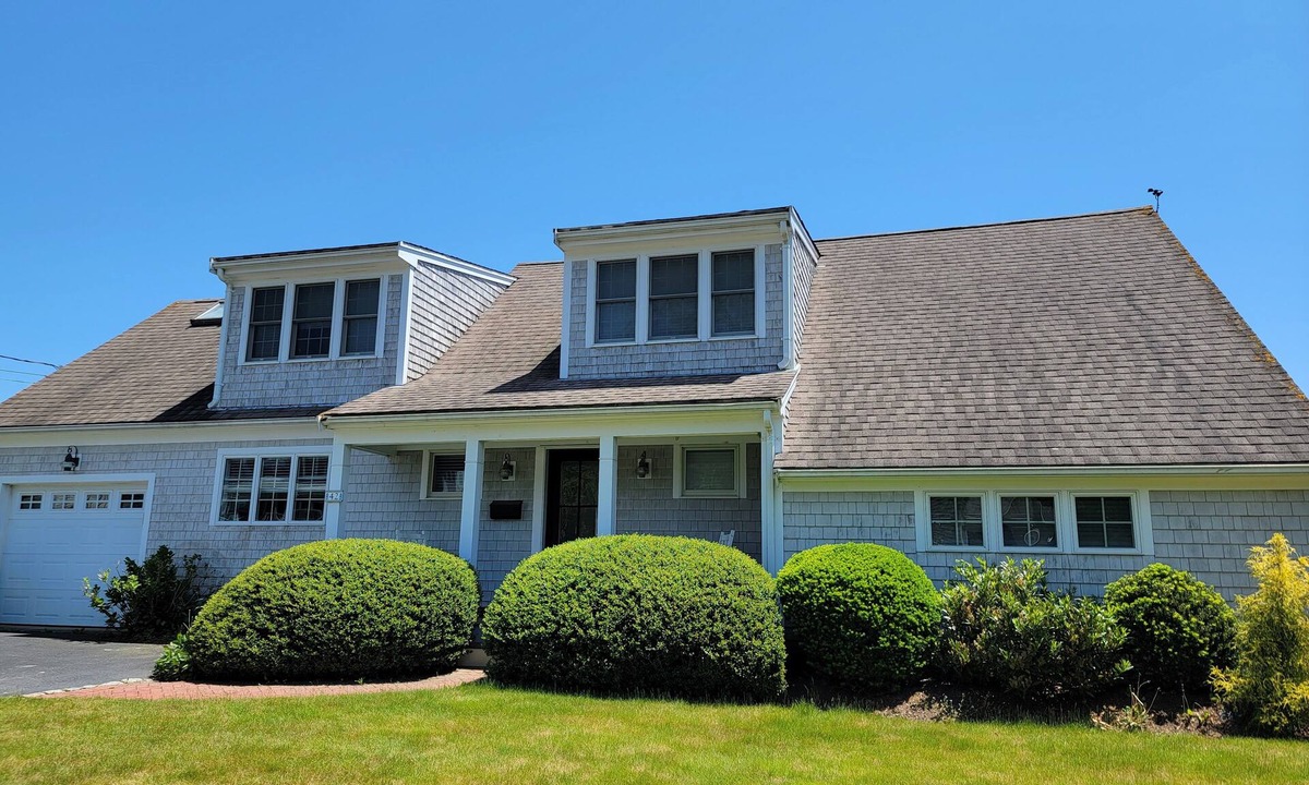 Hyannis House | Hyannis Harbor Front 3br, 3-1/2 ba with sandy beach.