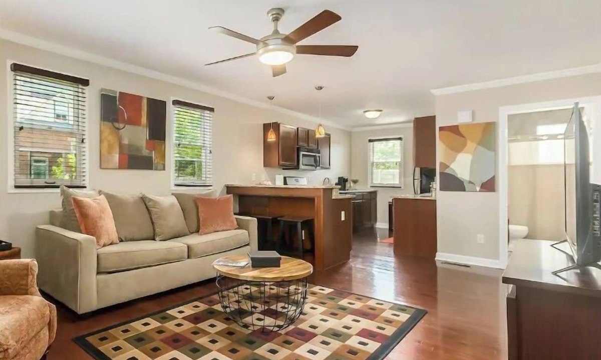 Short North Condo | Ideally Located 1 Bdrm Stay | Parking & Laundry