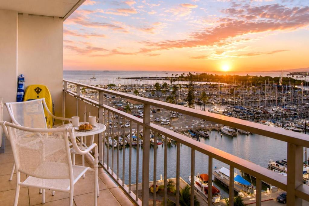 Waikiki Apartment | Ilikai Hotel Ocean View 1-Bedroom Sleeps 4 ILK-937 by KBM
