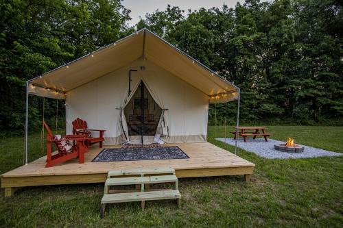 Cassville Other | Impressive Glamping Tented Cabin in Cassville, Missouri