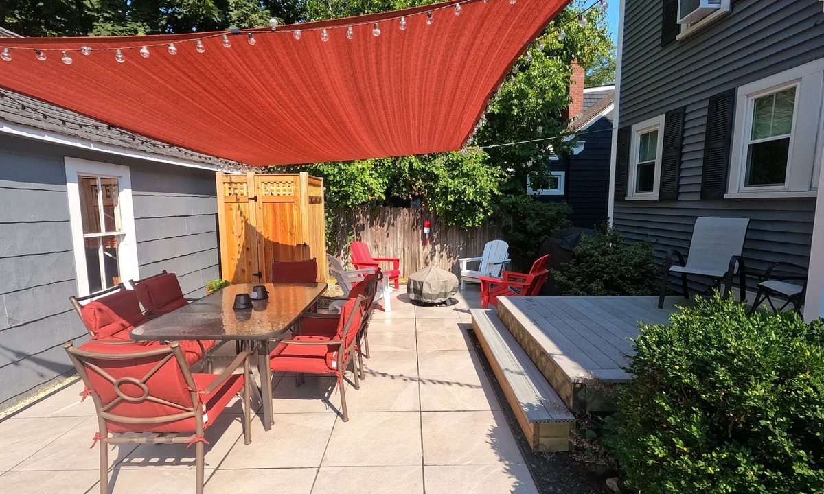 Kennebunk House | In-Town Kennebunk - walk to cafes/restaurants/shops, beaches minutes away