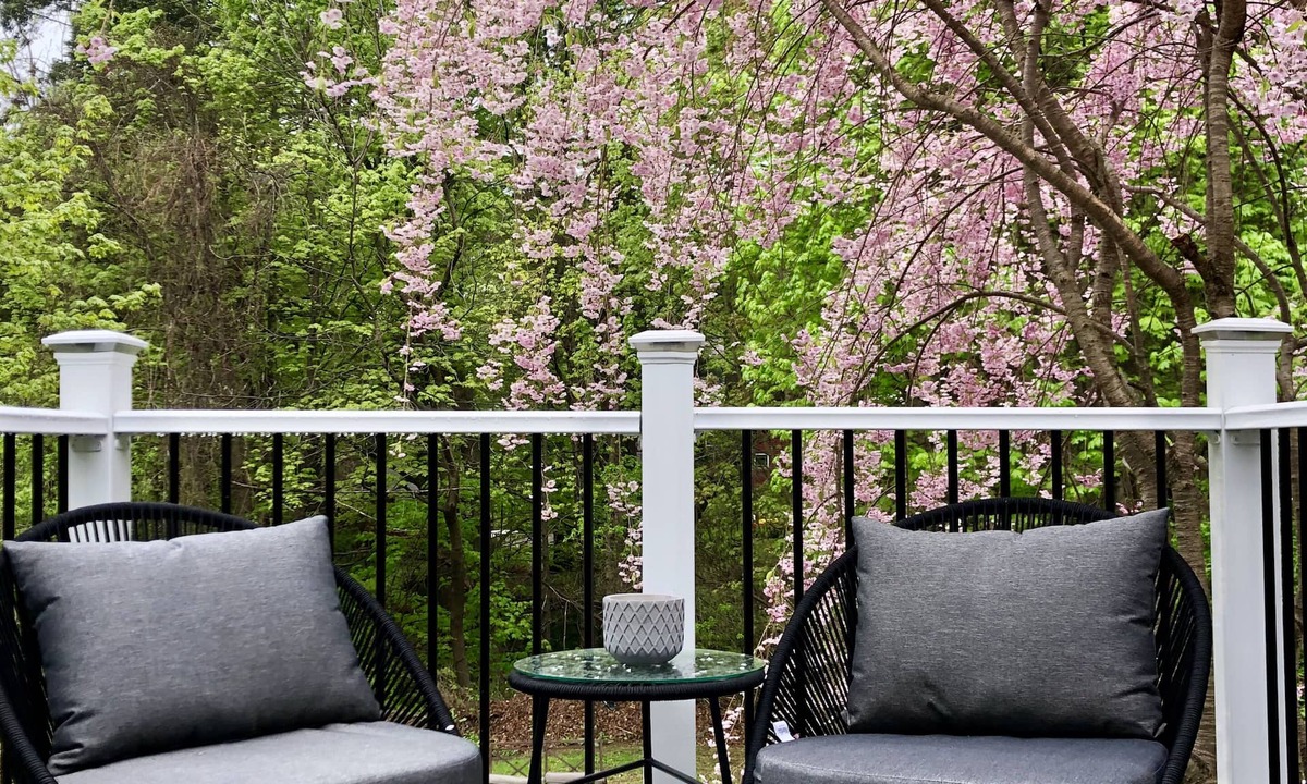 Shelburne House | In town, newly remodeled studio with private balcony
