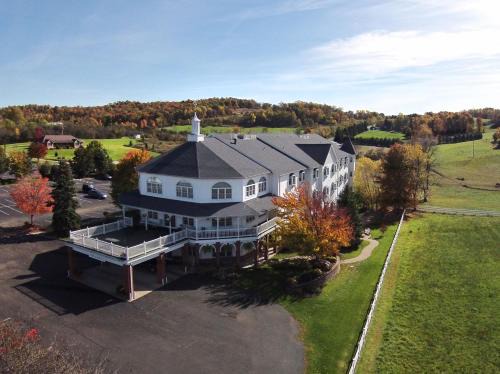 Wilmot Hotel | Inn at Amish Door