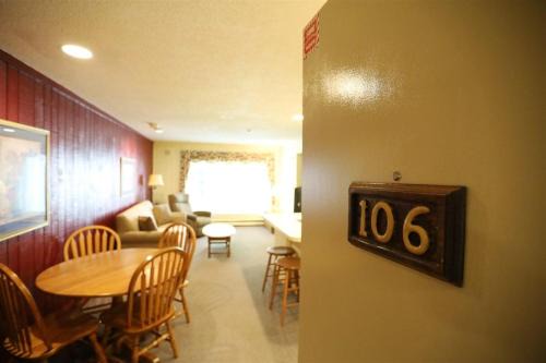 Waterville Valley House | Inns of Waterville Valley 106 One Bedroom Garden Level Unit at Inns of WV