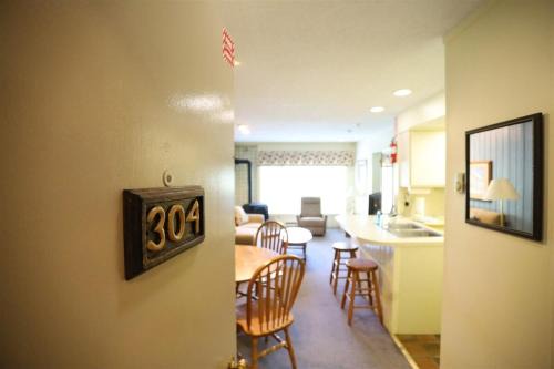 Waterville Valley House | Inns of Waterville Valley 304 One Bedroom Unit at Inns of Waterville Valley