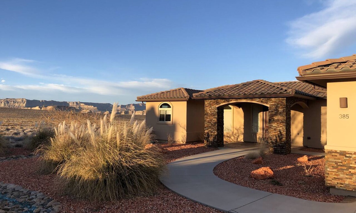 Greenehaven House | Inspiring views! Luxury, Serenity, Hot tub, Lake Powell, Antelope,EV Chg