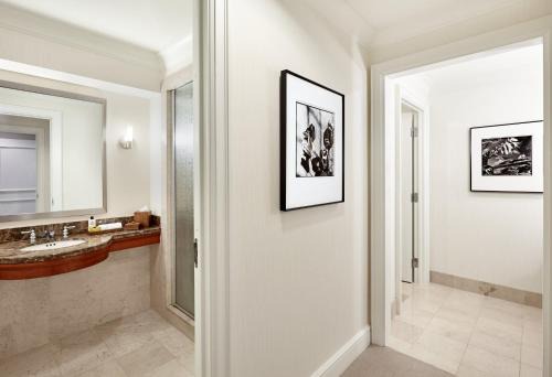 Cleveland Hotel | InterContinental Suites Hotel Cleveland by IHG