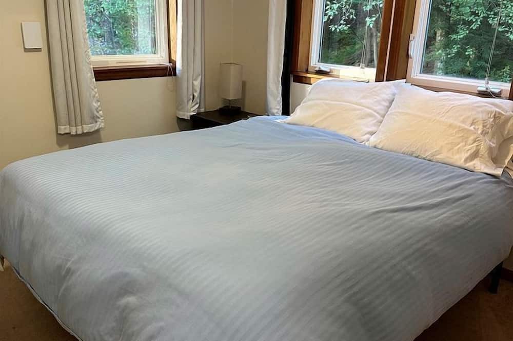 Downtown Juneau House | Inviting Alaska Apartment with Mountain Views & Easy Trail Access near Downtown Juneau