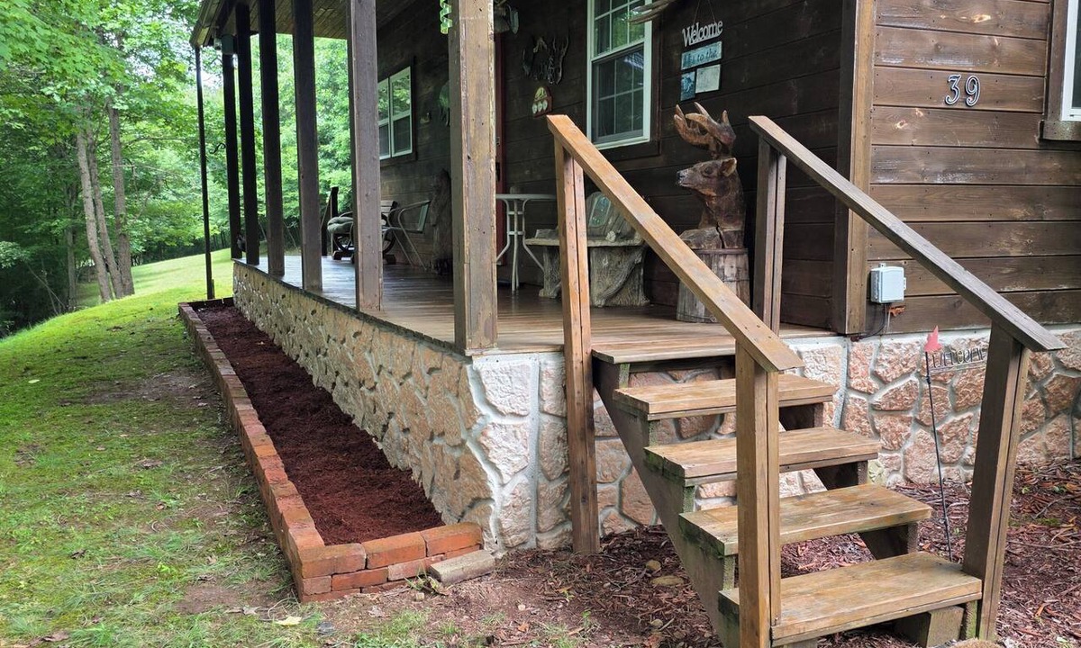 Horner Cabin | Just minutes from Stonewall Jackson Lake Resort. Boat ramp 1/4 mile away