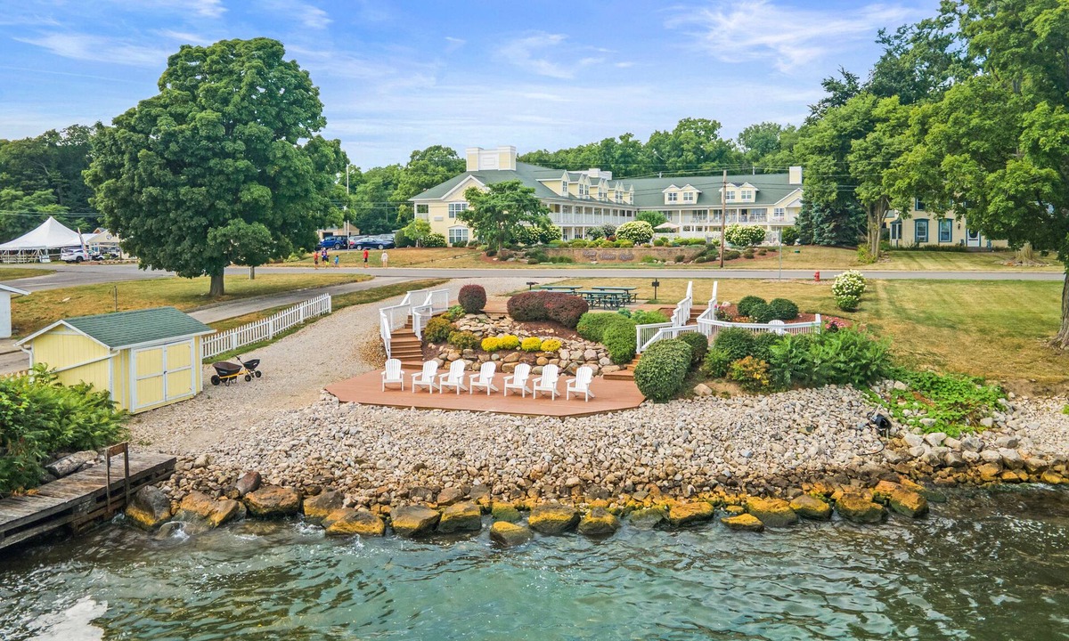 Kelleys Island Hotel | Kelleys Island Venture Resort