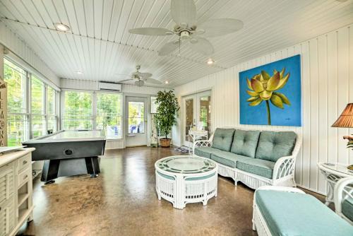 Gilbertsville House | Kentucky Lake House with a Great Outdoor Space!