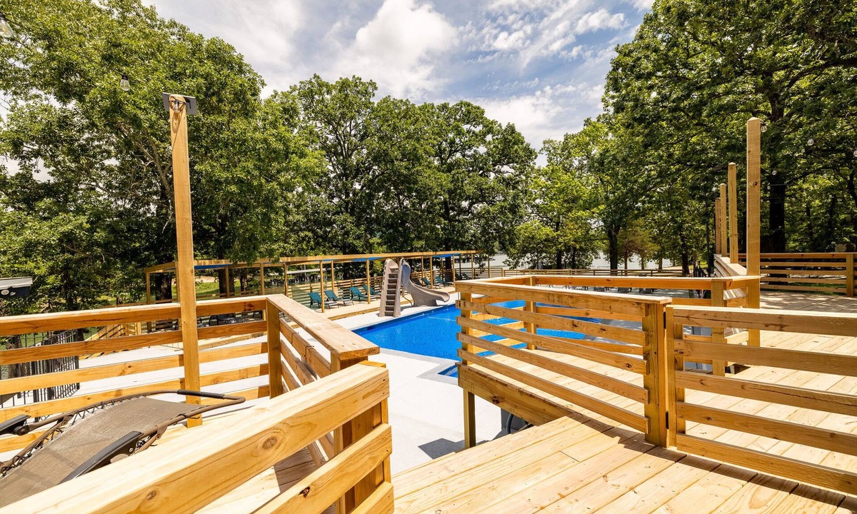 Kimberling City Hotel | Kimberling Cove H19