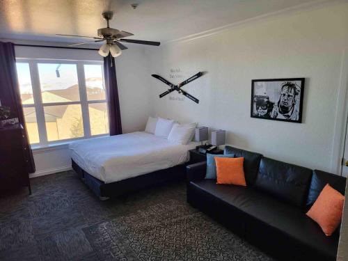 Brian Head Hotel | King Bed Condo at Cedar Breaks Lodge
