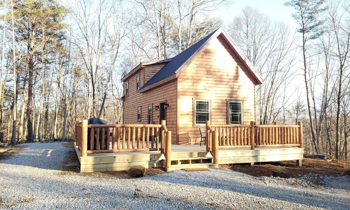 Rockbridge Cabin | King of Hearts. Secluded Hocking Hills cabin!