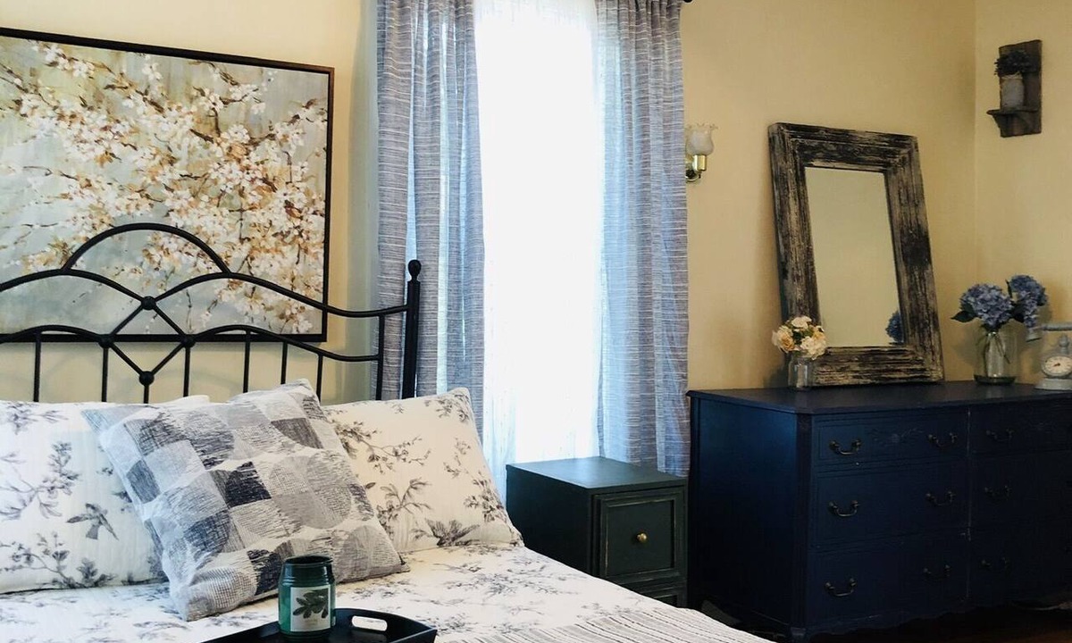 Dover Apartment | 💋Kissing Downtown - Parking Spot! Sleeps 5🖐Free Wine🍷