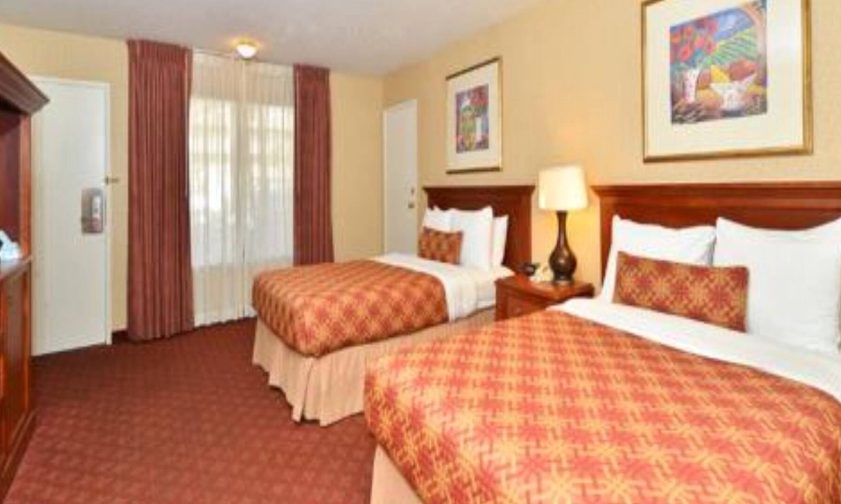 Sabetha Hotel | Koch Motel Sabetha, KS By OYO