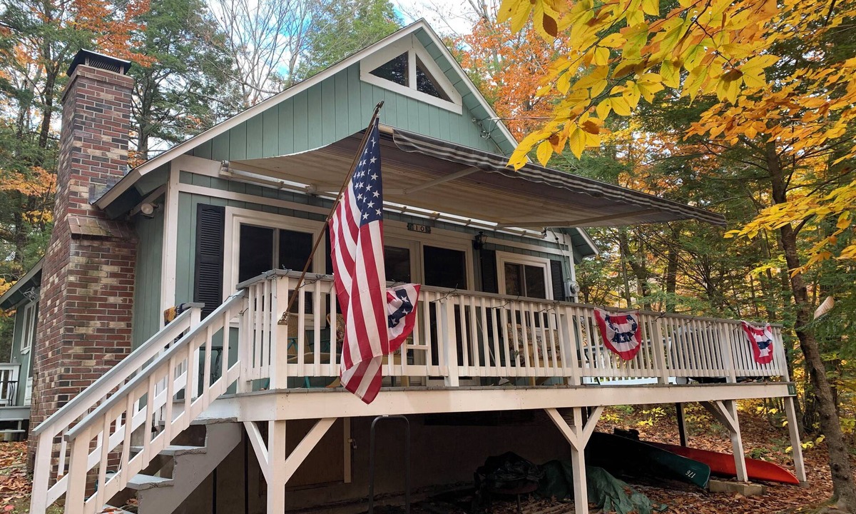 Tuftonboro Cottage | Lake access 3BR w/deck, Lower Beech Pond