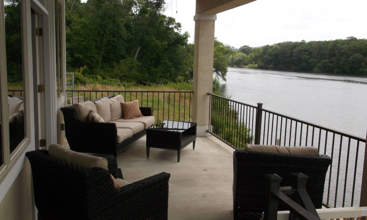 Jones Mills House | Lake Catherine Luxury Home, 3br,3bth, boat slip,3decks, lake views