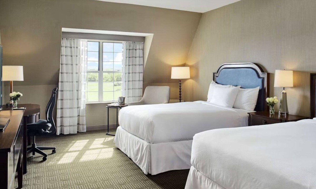 Burlington Hotel | Lake Champlain 2 Double Room with Pool & Gym