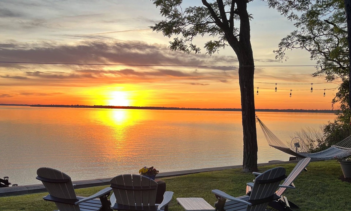 Swanton Cottage | Lake Champlain-Waterfront, Fishing Dock, Mooring, Sunset, Kayak & Paddle Boards!