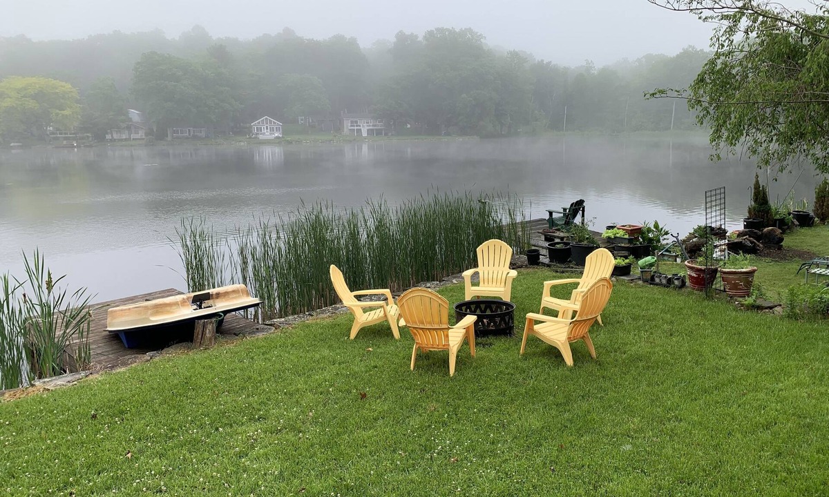 Higganum House | Lake Front home, dock w/2 kayaks, firepit, grill, pedal boat. Lv2 EV charger