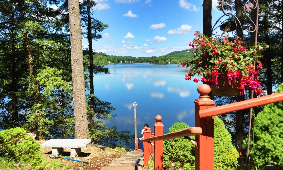 New Marlborough House | LAKE FRONT LAKE BUEL Monterey New Marlborough 10 M GREAT BARRINGTON PRIVATE DOCK