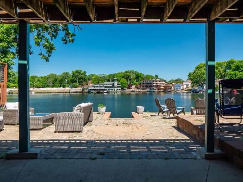 Portage Lakes House | Lake Front Outdoor Living Sleeps 8