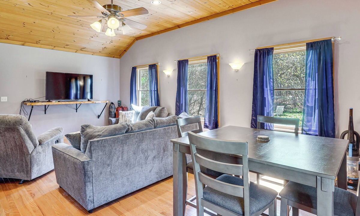 Barnstead House | Lake, Golf & More! Getaway in Center Barnstead