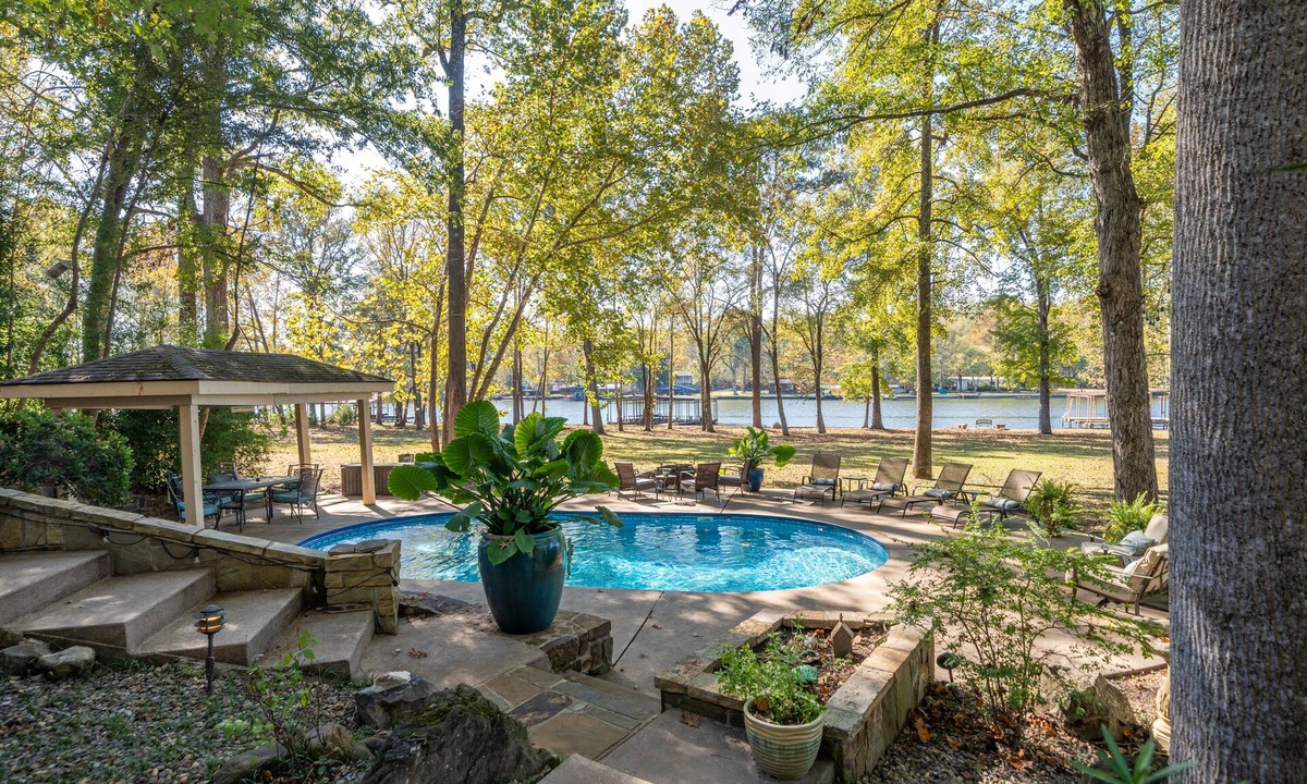 Mid America House | Lake Hamilton Family Vacation Home, Boat Dock, Pool and Hot Tub