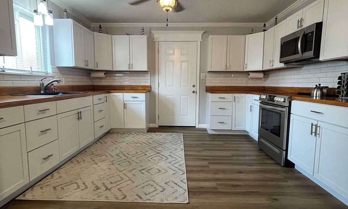 Eufaula House | Lake House Eufaula 2 Bedroom Home 1 block from Eufaula Cove Marina!