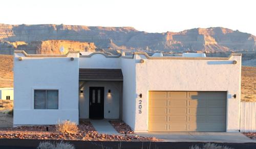 Greenehaven House | Lake Powell Views and Prime Location