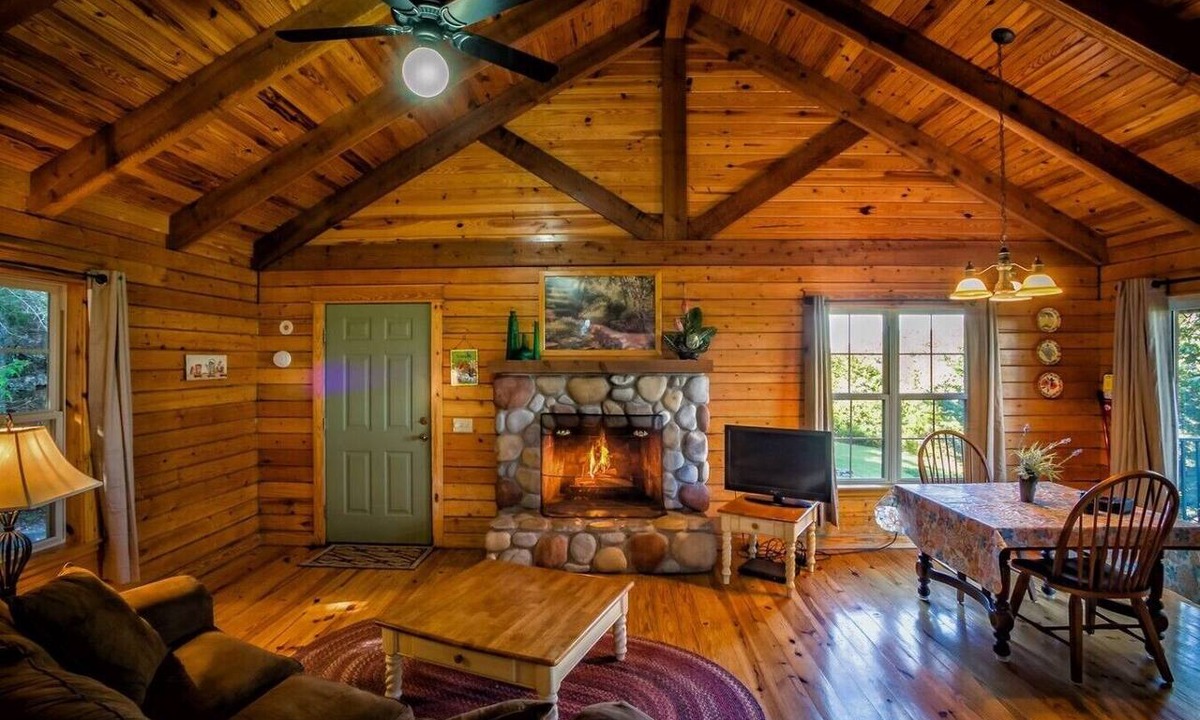 Garfield Cabin | Lake View Honeymoon Log Cabin