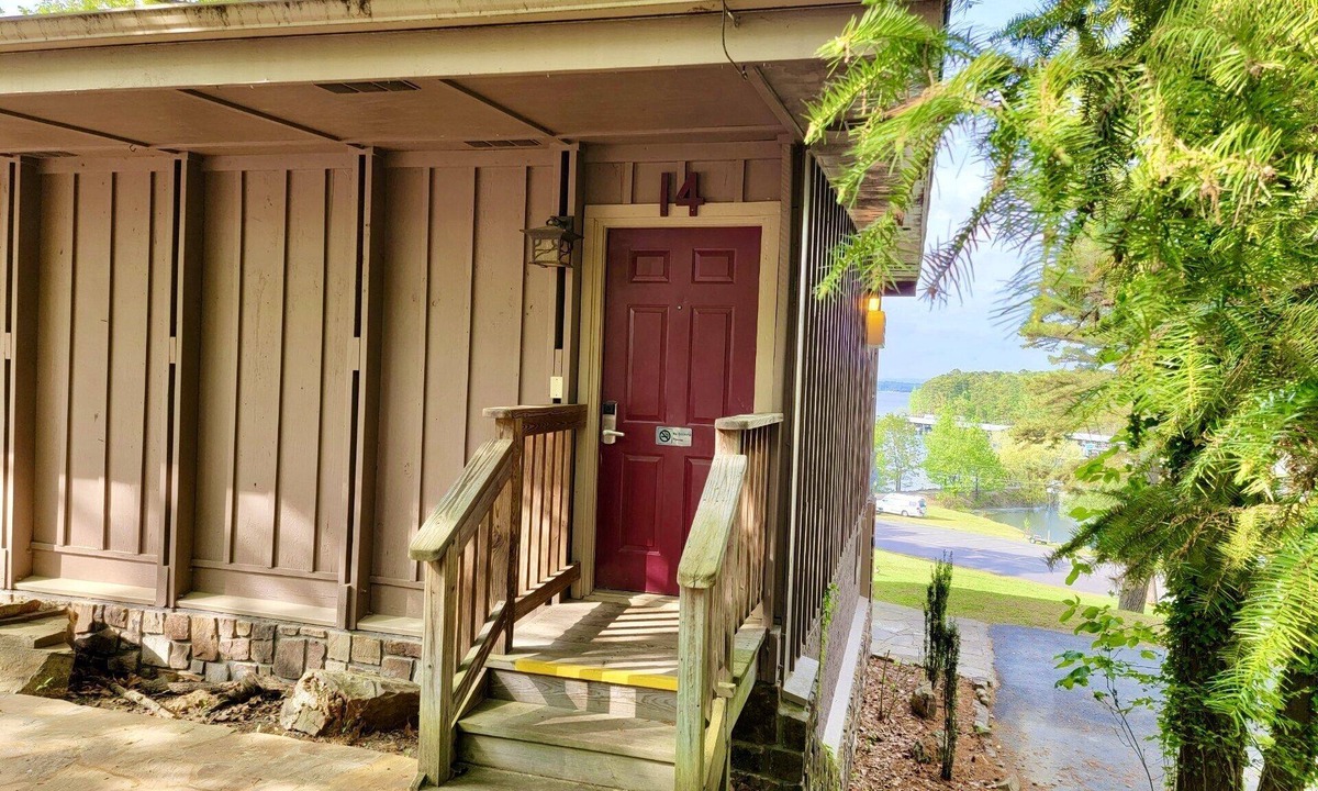 Mount Ida Hotel | Lake View Queen Guest Room With Two Queens, Sleeper Sofa And Patio Overlooking Lake Ouachita. 1 Bedroom Hotel Room by RedAwning