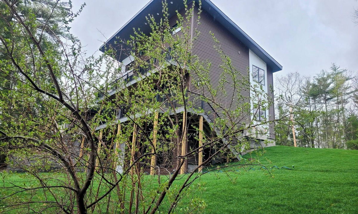 Alton Bay House | Lake Winnipesaukee Modern Lake House Getaway