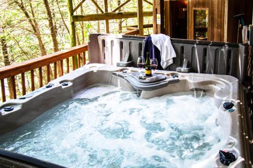 Lost Bridge Village House | Lakefnt-Hot TubSauna, Beaver Lk