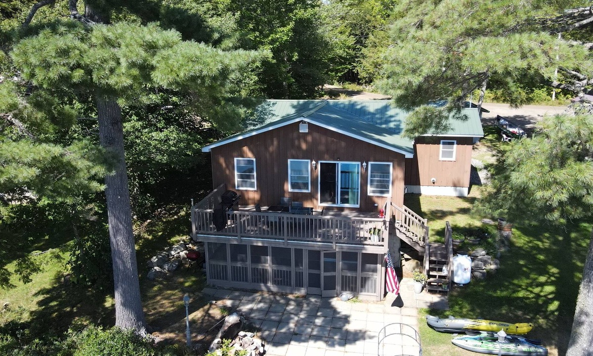 Baileyville House | Lakefront 4 bdr home- Twin Pines Lodge