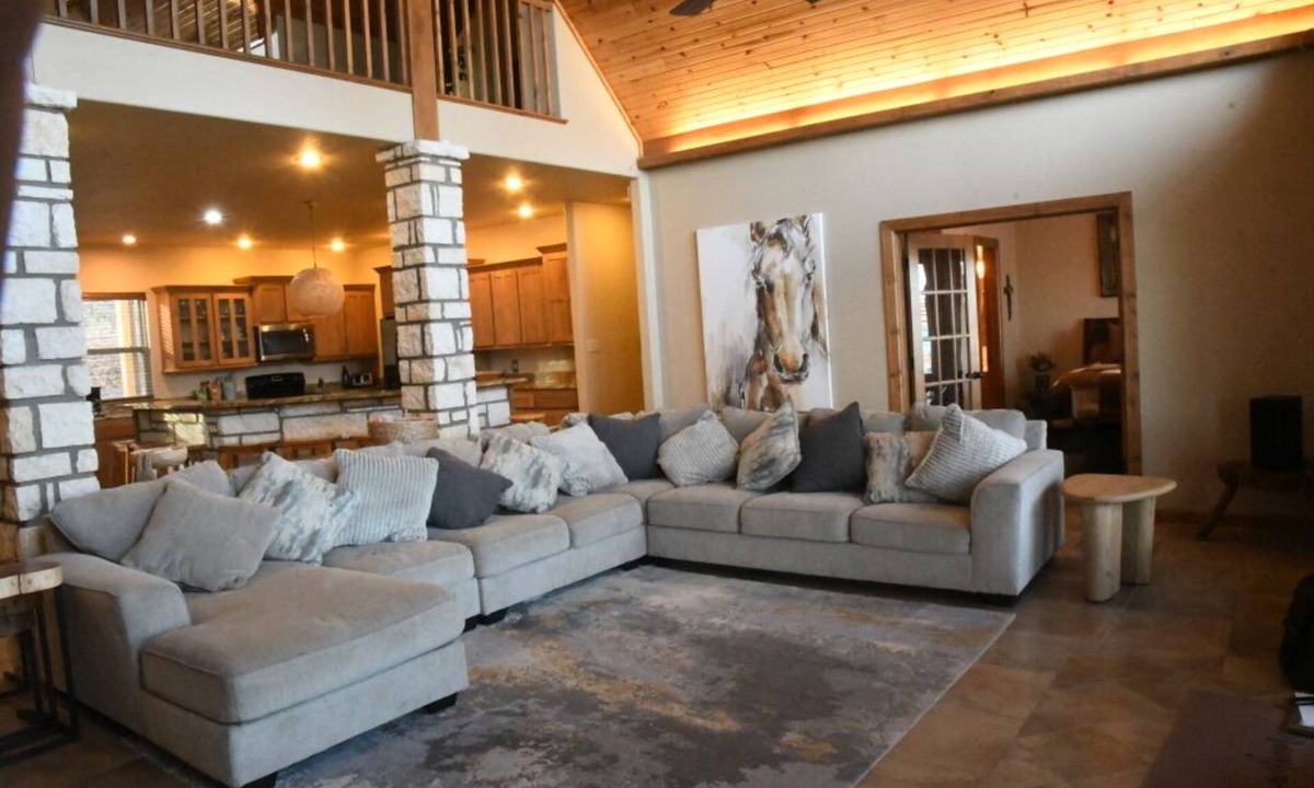 Texanna House | Lakefront 4 bedroom, 4 bath Porum Landing retreat plus bunk room beautiful views