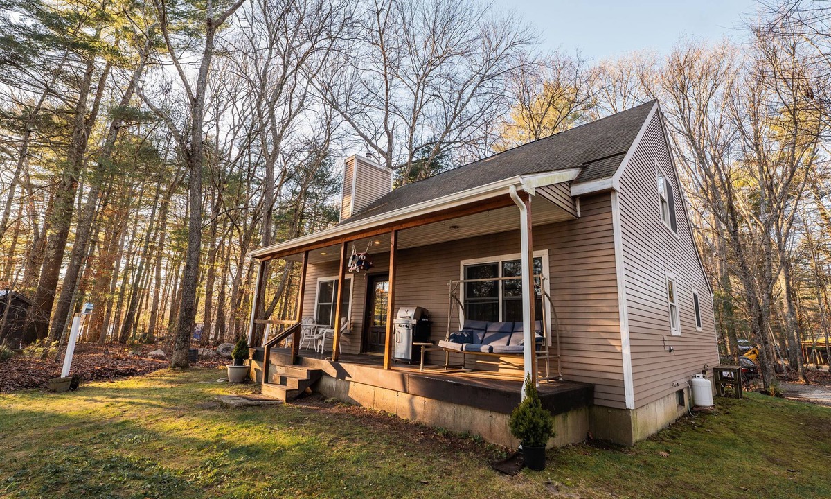 Voluntown Cottage | Lakefront Cottage in the Woods w/Sauna Access. Pet-friendly. Abuts State Forest