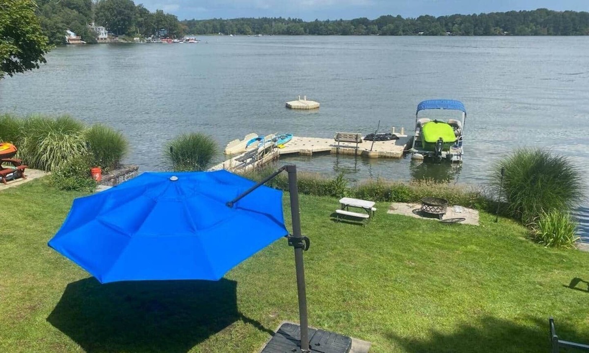 Lakeside House | Lakefront Cottage w/Dock, Kayaks