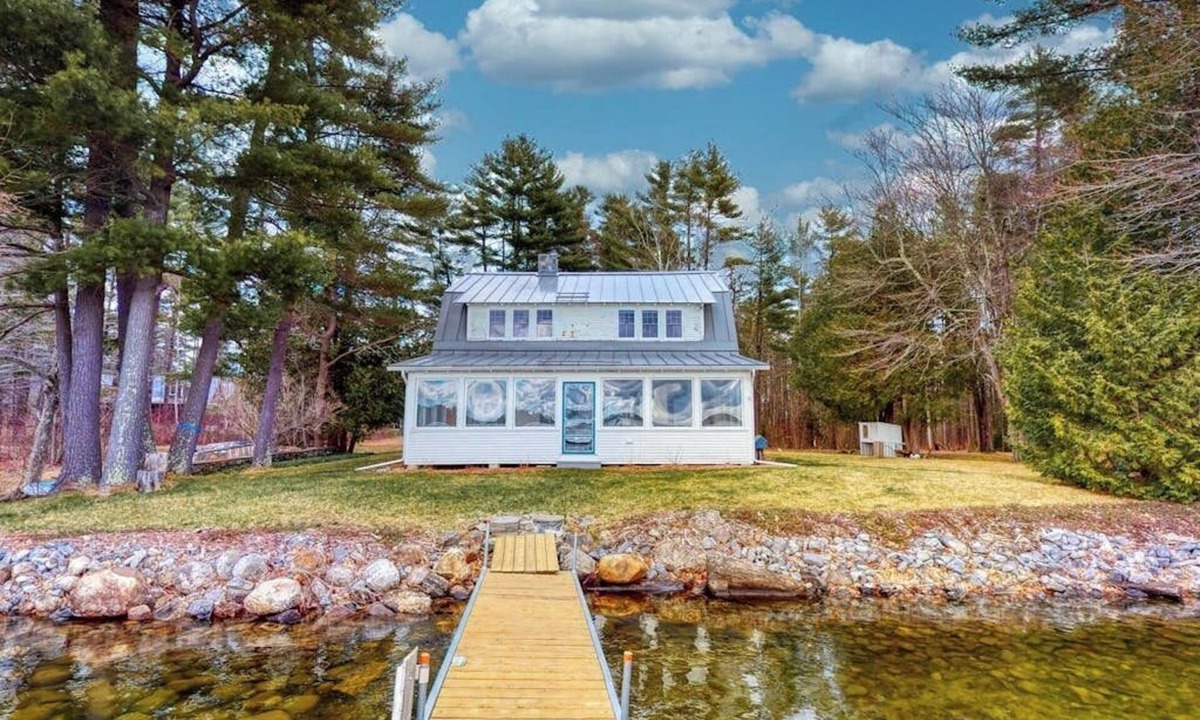 Monmouth House | Lakefront home with private dock, kayaks, firepit, grill, & sunroom