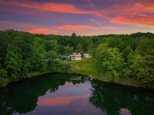 Lakeville House | Lakefront Retreat - Lake Access, BBQ & Fire Pit