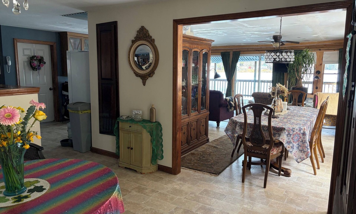 Unity House | Lakehouse Mansion Farm