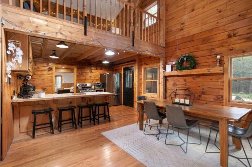 Sherwood Forest House | Lakes & Leisure! Spacious Berkshire Getaway