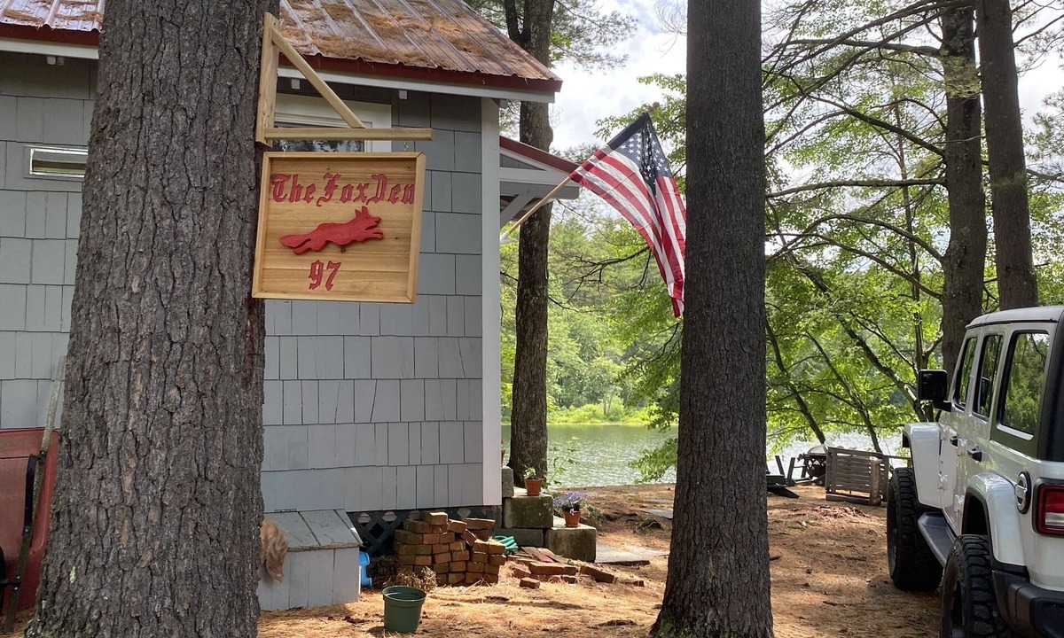 Warner Cottage | Lakeside home. Fishing, paddle boarding, swimming, and easy lake fun.