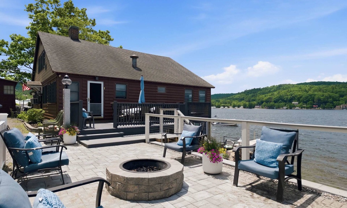 Bristol House | Lakeside House | Fire Pit + Direct Lake Access