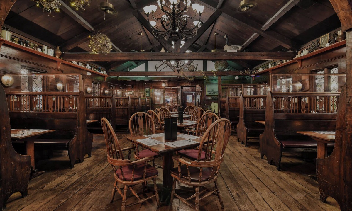Hampton Hotel | Lamie's Inn and The Old Salt Restaurant
