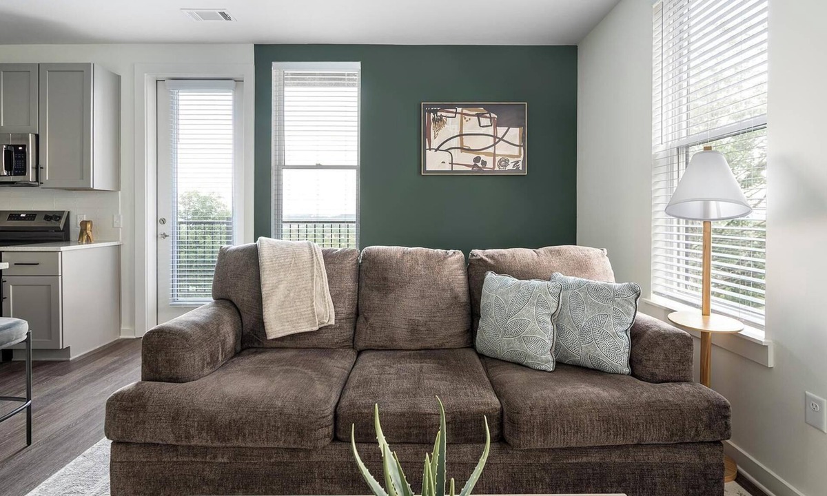 Brentwood Apartment | Landing | Beautiful 2BD, Clubhouse, Gym