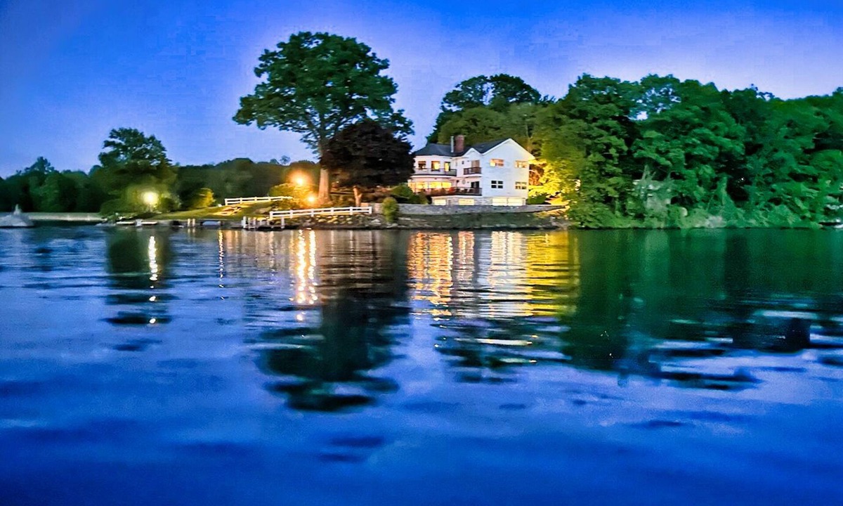New Milford House | Land’s End – Direct Lake Front on Warner Point, Candlewood Lake, CT