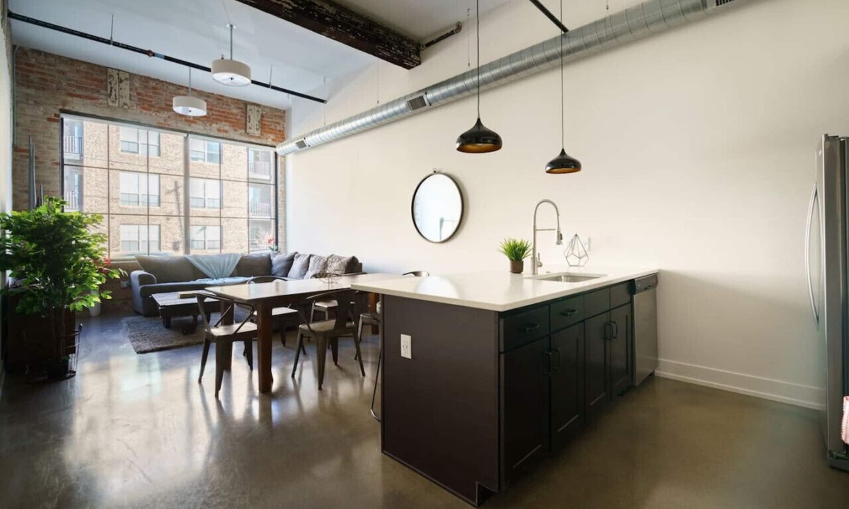 Italian Village Apartment | Large 2bd Renovated Factory Loft - Short North