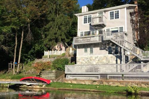 West Milford House | Large family house on the lake